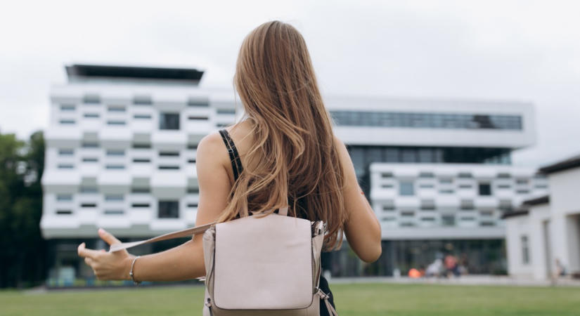 Újabb botrány tört ki az NKE gólyatáborában - nyers hús miatt többen ételmérgezést kaptak