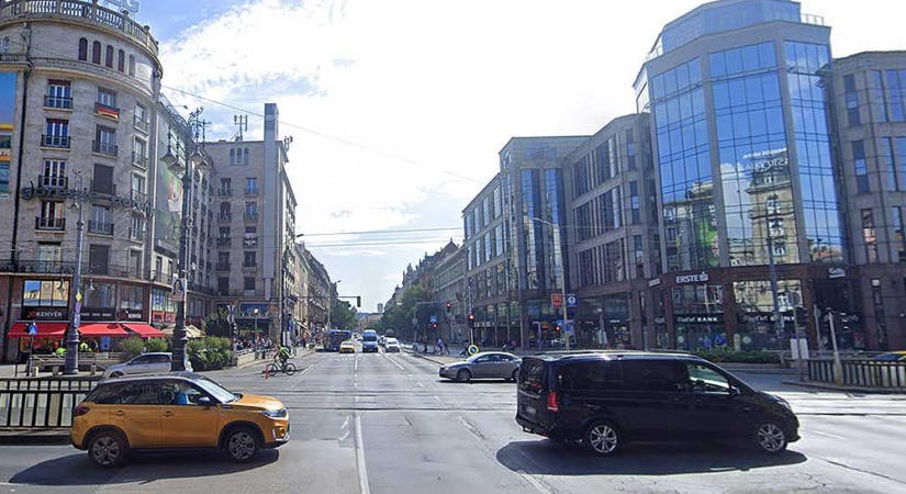 Súlyos baleset az Astoriánál: Busz és személyautó ütközött, egy embert életveszélyes állapotban vittek kórházba