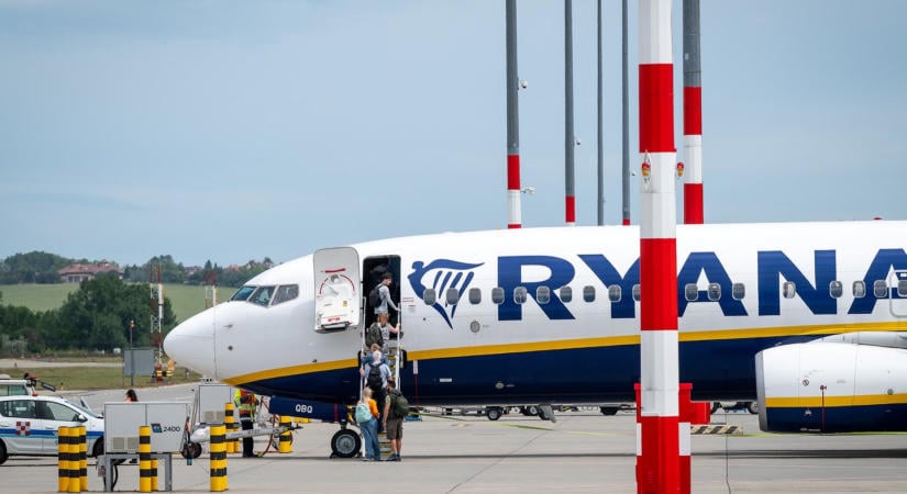 Rosszul járhat, aki nem figyel: szigorít a Ryanair, hamarabb zár a poggyászfeladás