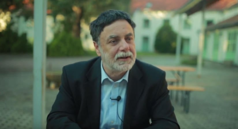 Kézzel ráírták a kormányhatározatra, hogy Fellegi exminiszter cégének kell nyernie, Gulyás Gergely és Pintér Sándor is érintett