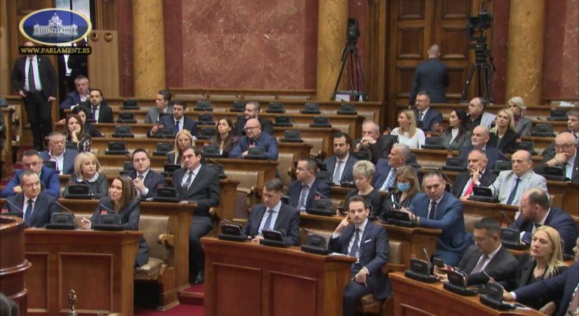 Ülésezik a parlament, 18 pont szerepel napirenden