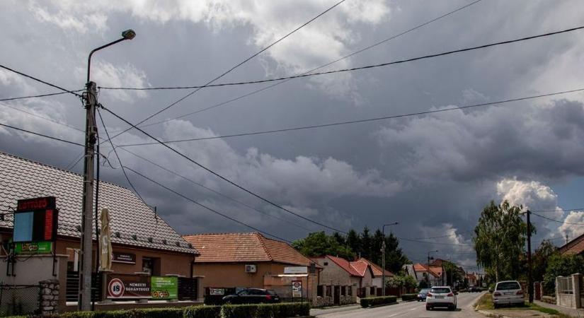 Kiadták a riasztást Borsodra! Sárospatakot már letarolta a vihar – videóval