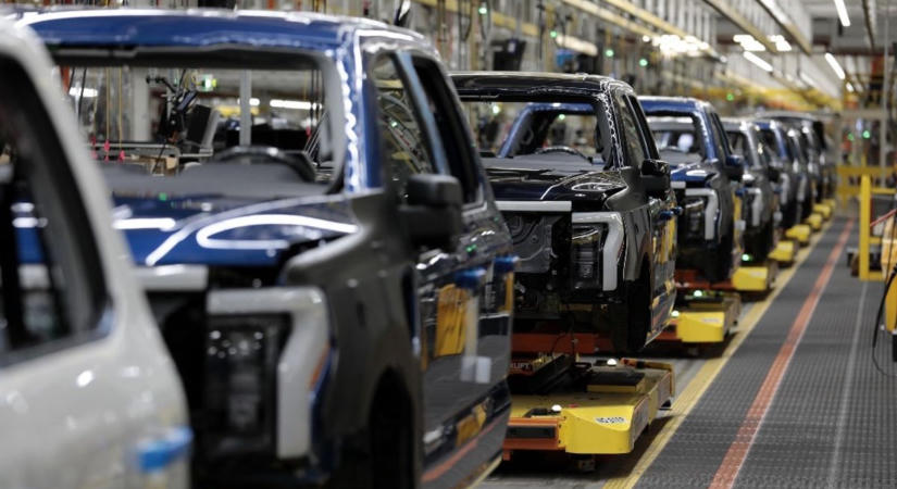 Súlyos lépés Bukarestben: leállították a Dacia és a Ford gyárait – az aszály tovább rontott az energiaválságon