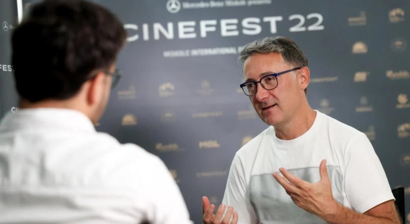 Tudor Giurgiu új filmje: 65 perces vágatlan jelenet a vígjátékban