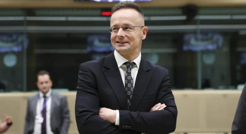 Szijjártó minisztériuma pályázat helyett kijelöléssel osztott külszolgálati helyeket