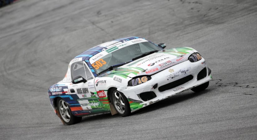 Futamgyőzelem, majd dobogó a fináléban Beniktől, elképesztő csata zajlott a magyarok között rallycrossban