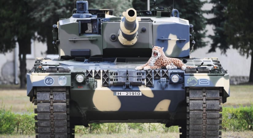 Így még nem láttuk a magyar hadsereg szupertankját: nem vártak tovább a katonák, reagáltak az orosz-ukrán háborúra – új eszközzel szerelték fel a Leopardot, de ez kevés lesz