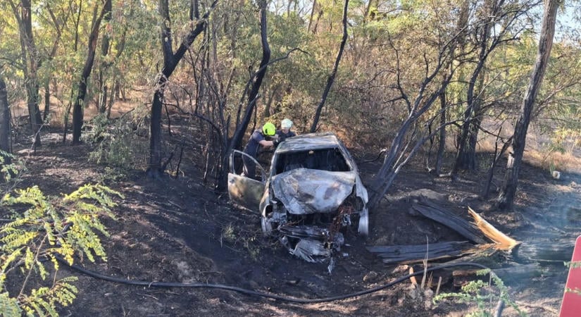 Alig maradt valami az autóból, új részleteket közölt a rendőrség a szajoli balesetről