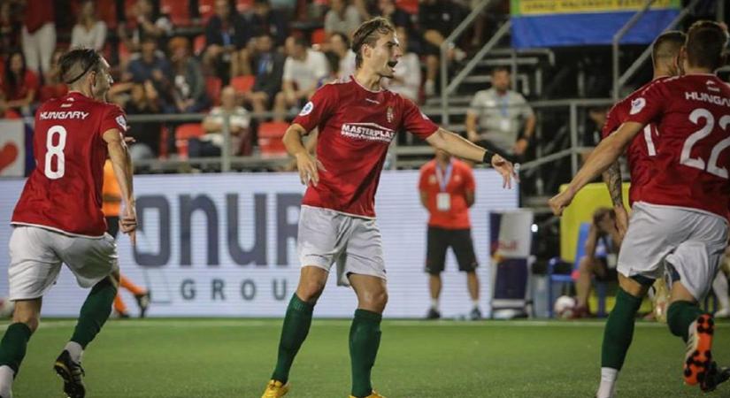 Ilyen még nem volt: az Origo Sport kézbesítette a fociválogatottak meghívóit - videó