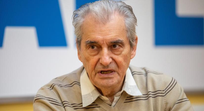 A karcagi születésű Csikos Sándort választották a nemzet színészének