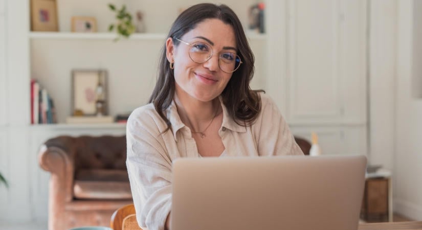 Home office-ban dolgozol? Ezzel a 8 trükkel faraghatod le a villanyszámlát