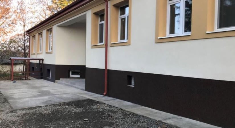 Megújult a fogorvosi rendelő Nagymányokon, szolgálati lakást is kialakítottak