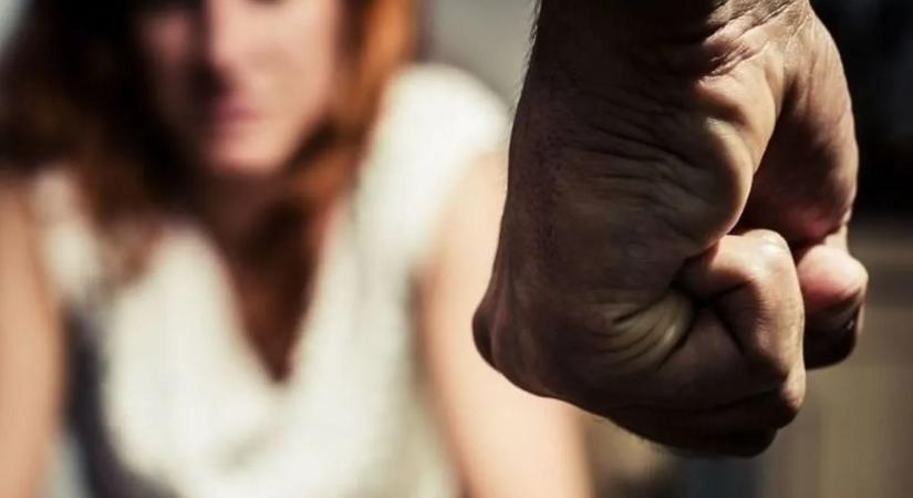 Prostituáltak támadtak meg és raboltak ki egy járókelőt Pécsen, mert az visszautasította a szexet
