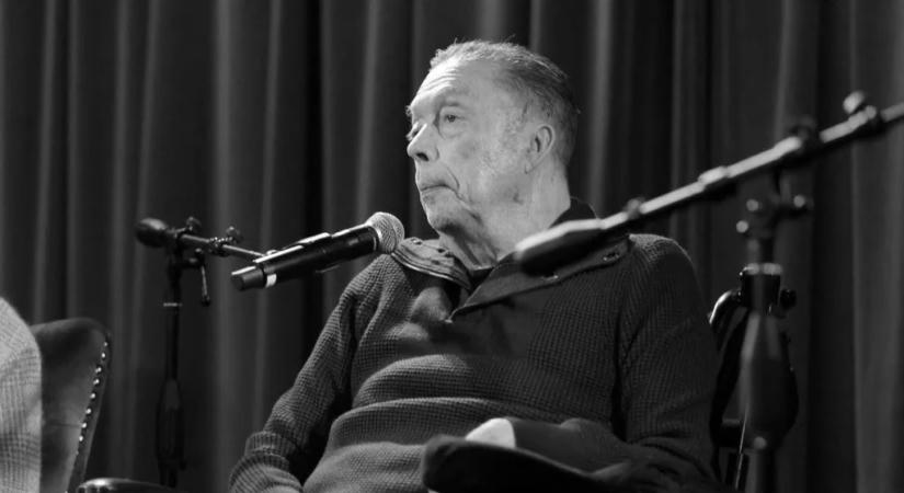 Elhunyt Tim Curry brit színész
