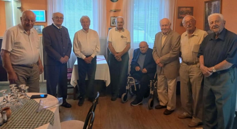 65 év után is összeköti őket az iskola - újra találkoztak a jedlikesek - fotó