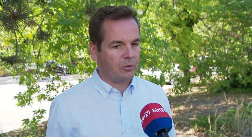 „Nem bírja a nyomást” – Németh Balázs Magyar Péter vatikáni búcsújáról