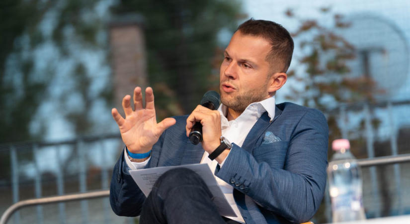 Áll a bál: egymásnak feszült a Bay Zoltán és a HUN-REN