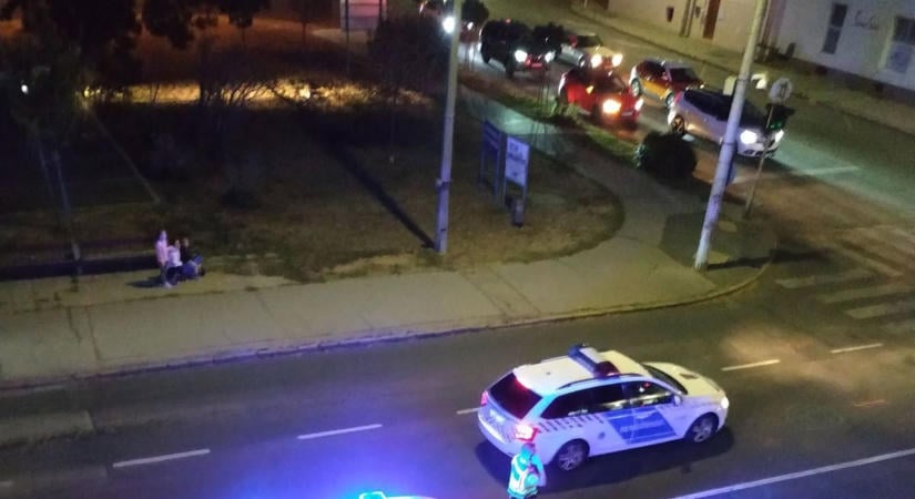 Újabb drámai karambol Pécs legveszélyesebb kereszteződésében: furgon gázolt motorost péntek este