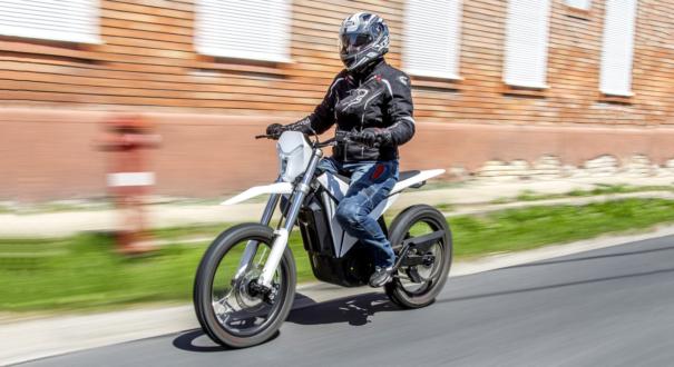 Y-Volt Surge V-teszt: új kihívó a leggyorsabban fejlődő géposztályban