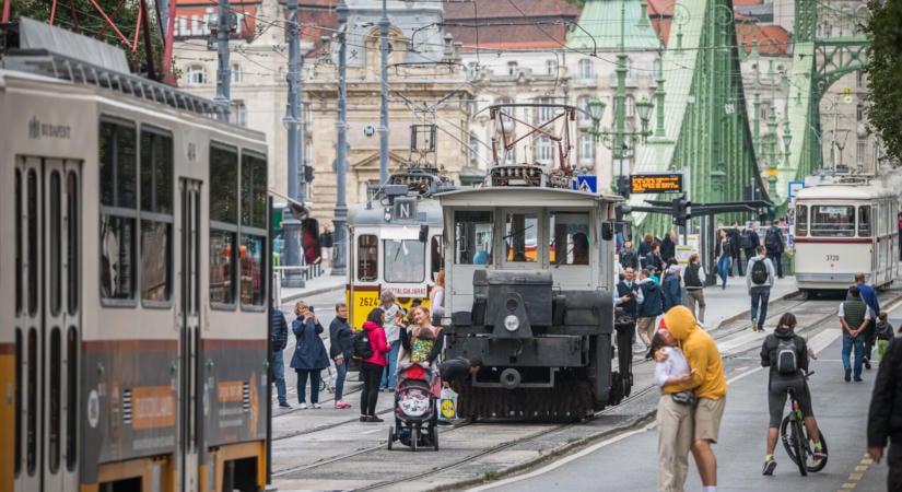 A favázas villamostól a CAF-ig: időutazásra hív az Autómentes Hétvége
