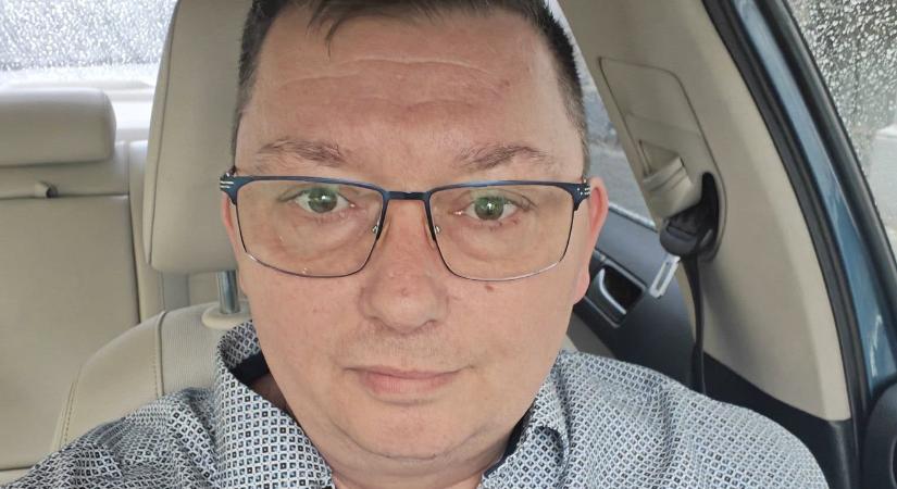 Baloldali véleményvezéreknek sem tetszik, hogy rendőrök vitték el Szakács Istvánt