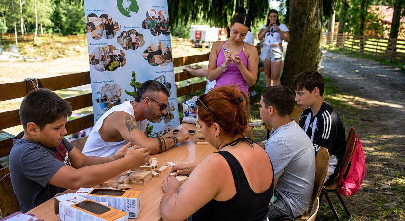 Játékosan a környezetvédelemről – Zöld programok színesítették a kommandói falunapokat