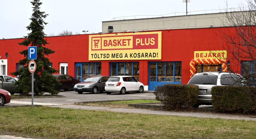 Már ki is ürítették az orosz hiperolcsó szuperdiszkont bezárt pesti üzletét