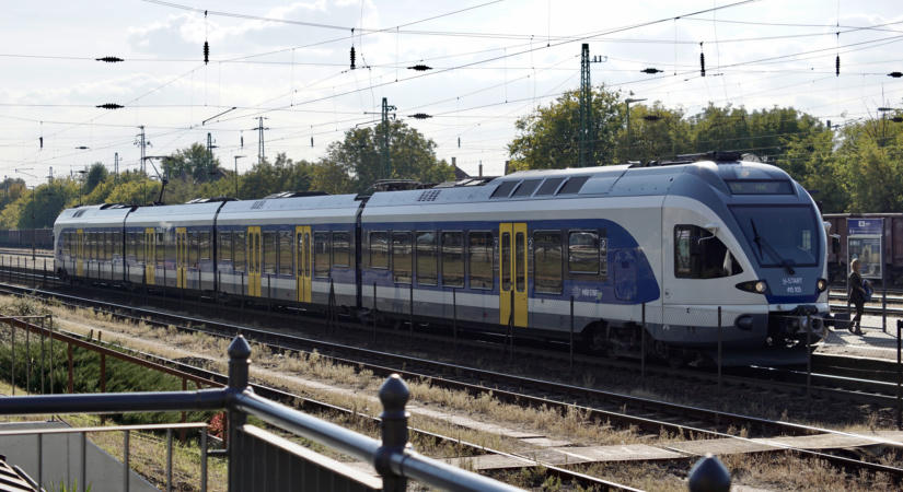 Késett a vonat: így kérheted vissza a jegyár felét papírjeggyel