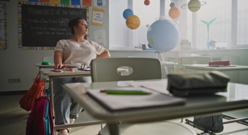 OECD: a megkérdezett tanárok mindössze 8 százaléka érzi itthon úgy, hogy megbecsüli őket a társadalom