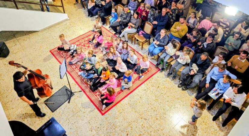 Kakaó, kalács és koncert – erre az iskolai programra mindenki vevő volt