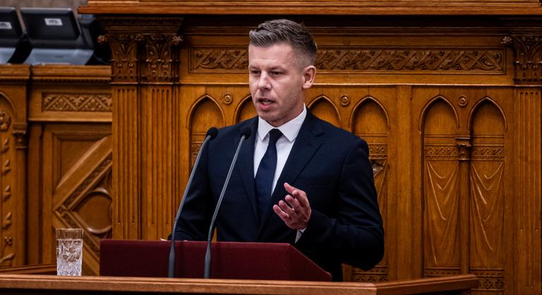 Magyar Péter újra célba vette Áder Jánost, adófizetői pénzből fizetett amerikai kiruccanást kért számon