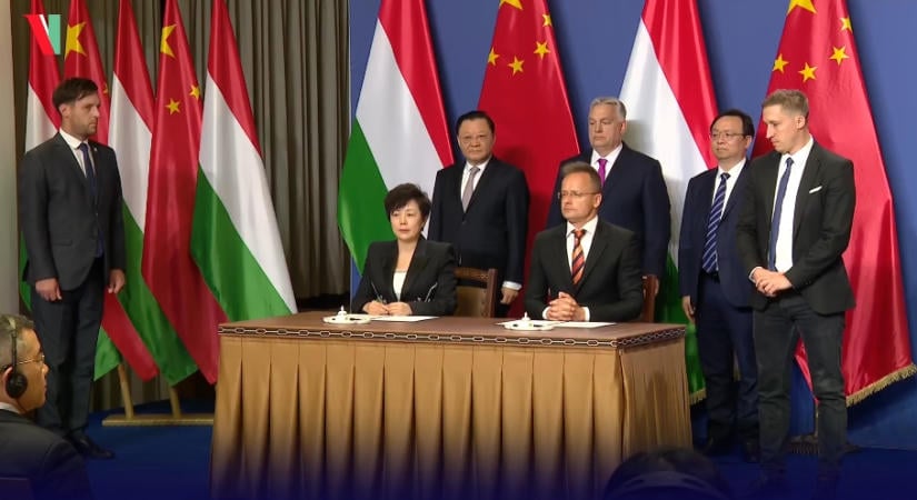 A Nemzetbiztonsági Bizottság meghallgatná Szijjártó Pétert a BYD-s pozíciójával kapcsolatban