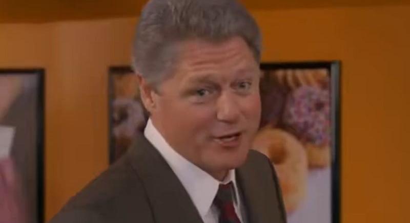 Fura módon jelent meg Bill Clinton