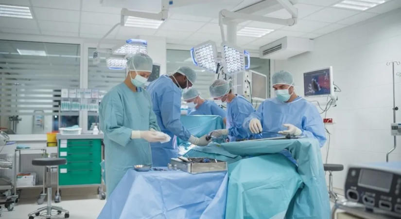 A homlokán nőtt ki az új orra – rendkívül ritka műtéttel mentették meg a férfit