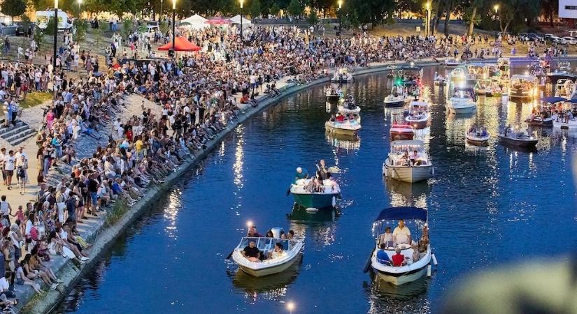 Fénybe borultak Győr folyói: ismét több ezren követték a Lampionos Hajós Felvonulást