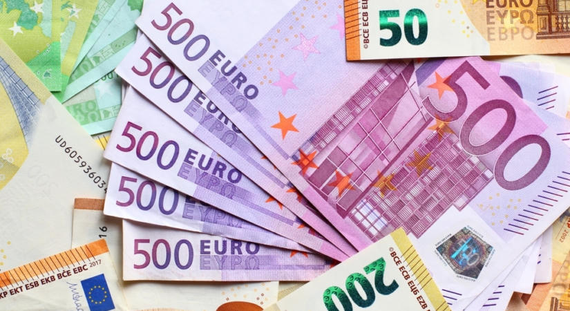 8 millió eurós luxusjacht süllyedt el Szardínián – 4 napig élvezhette a tulajdonosa