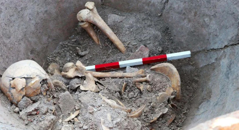 Késekkel bújt el egy edényben, 1600 év múlva találták meg
