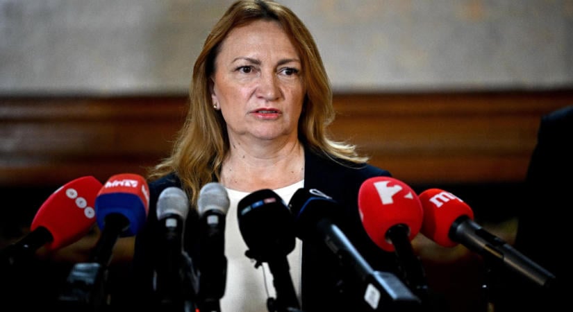 Vadászfotói miatt lefokozták a Tisza Párt képviselőjét, Kaprinyák Tibort