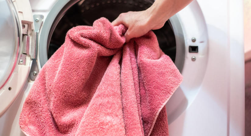 Csak egy kanál ebből a mosógépbe, és újra puha lesz a törölköző