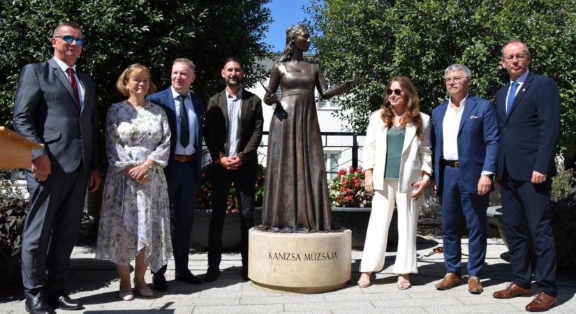 Polgár Juditra is hasonlít? Megmutatjuk a zalai város új különleges köztéri szobrát (galéria, videó)