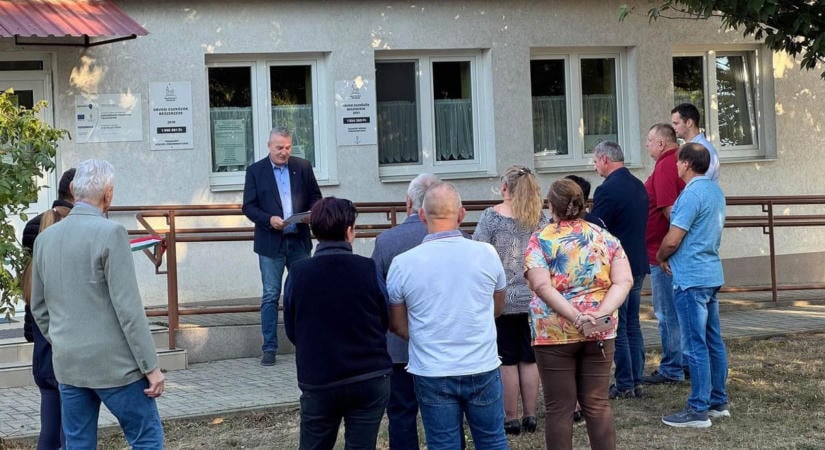 A beázásoknak vége, teljesen megújult a rendelő tetőszerkezete
