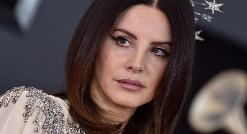 Lana Del Rey-re felszaladtak a karanténkilók, vásárlás közben bukott le - Fotók