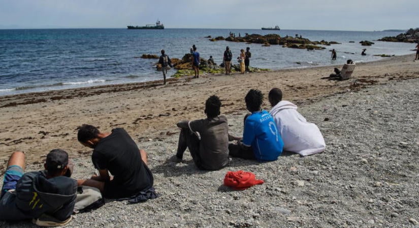 Még mindig többezer illegális bevándorló él a ceutai utcákon