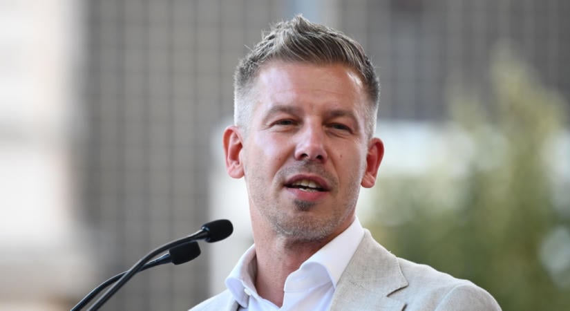„Kettőből nulla” – Magyar Péter tornagyakorlattal reagált a szolnoki tojásdobálásra