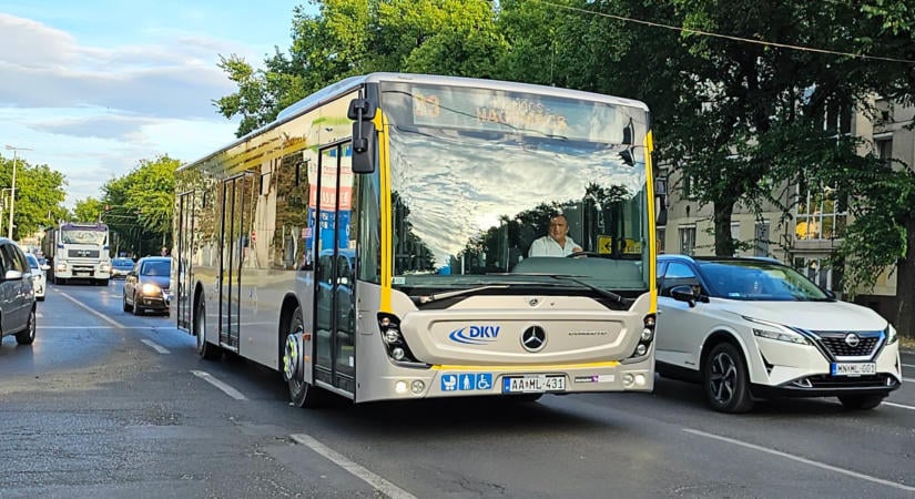 Aszfaltoznak Debrecenben – lezárnak egy megállóhelyet