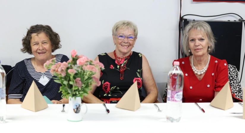 Húsz éve tart össze a Postás Nyugdíjas Klub közössége (galéria  videó)