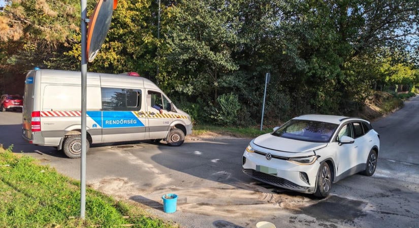 Megérkeztek az első fotók: Tűzoltók, mentők, rendőrök érkeztek egy balesethez Szombathelyre