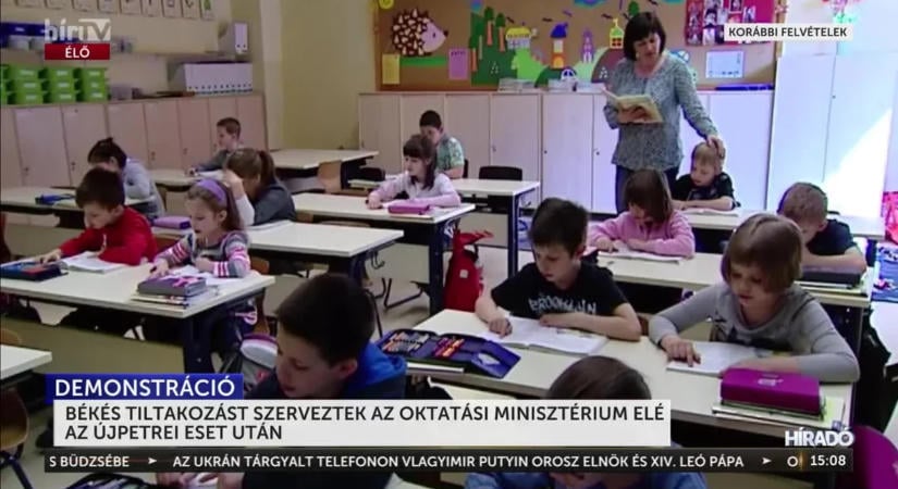 Békés tiltakozást szerveztek az oktatási minisztérium elé az újpetrei eset után