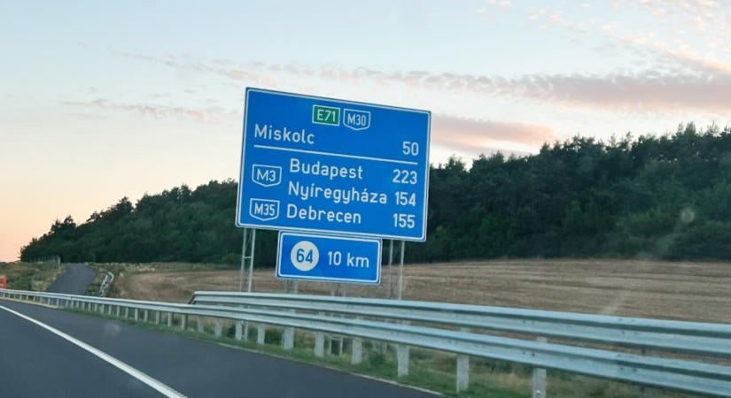 Sokkoló adatot közölt Vitézy Dávid: valaki átlagosan 214-gyel repesztett az M6-os autópályán