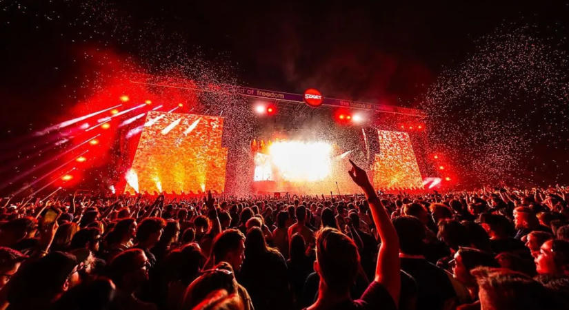 Magyar énekes zúzott a Sziget pénteki főfellépőjével, külföldi oldalak is felkapták a nagy pillanatot – videó